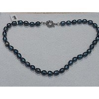 Collana in perle vere grigio-blu con moschettone argentato 