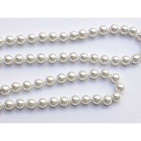 Collana lunga di perle in vetro bianche